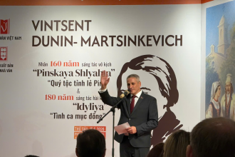 Ngài Đại sứ Cộng hòa Belarus tại Việt Nam Uladzimir Uladzimiravich Baravikou phát biểu tại buổi lễ