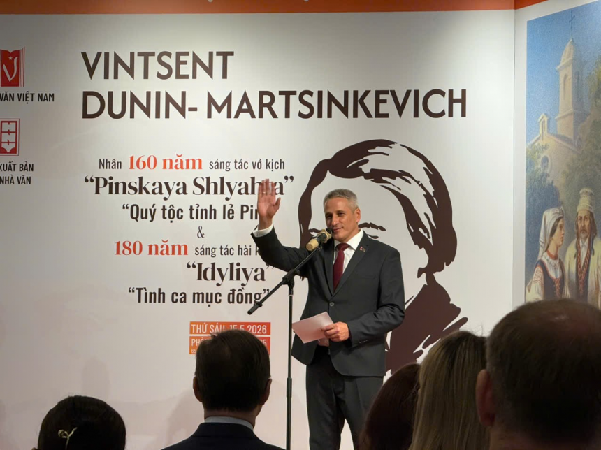 Ngài Đại sứ Cộng hòa Belarus tại Việt Nam Uladzimir Uladzimiravich Baravikou phát biểu tại buổi lễ