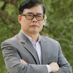 Đại tá, nhà văn Văn Diên.