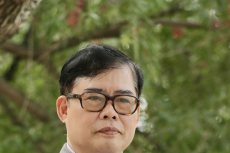 Đại tá, nhà văn Văn Diên.