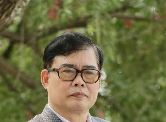 Đại tá, nhà văn Văn Diên.