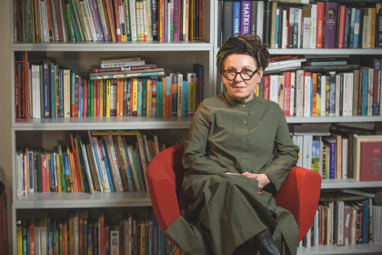Chân dung nữ nhà văn Ba Lan Olga Tokarczuk