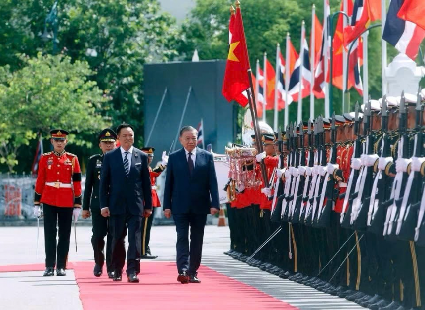 Sáng 28/5/2026, Lễ đón chính thức Tổng Bí thư, Chủ tịch nước Tô Lâm và Phu nhân cùng Đoàn đại biểu cấp cao Việt Nam đã được tổ chức trọng thể tại Tòa nhà Chính phủ Thái Lan ở Thủ đô Bangkok.
