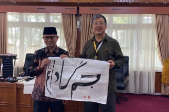 Phó Thị trưởng thành phố Bukittinggi và Nhà thư pháp Haji Yusuf Liu Baojun