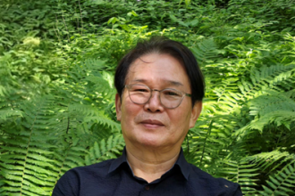 Nhà thơ Hwang Sang Soon