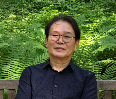 Nhà thơ Hwang Sang Soon