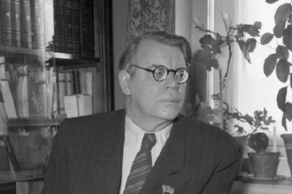 Nhà thơ Nga Mikhail Isakovsky