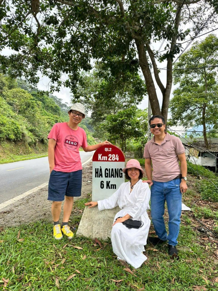 Ảnh: Đoàn văn sĩ đi thực tế Hà Giang năm 2026