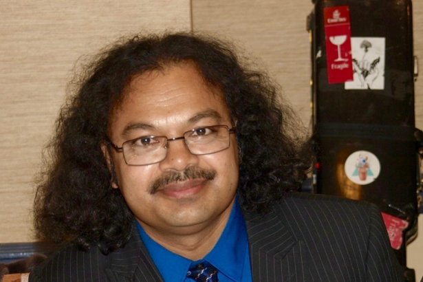 Hassanal Abdullah – nhà thơ Mỹ gốc Bangladesh