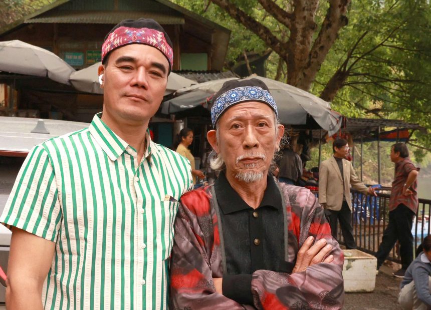 NSƯT Văn Báu (bên phải) và BTV Hoàng Lâm