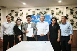 Đầu cầu phía Nam diễn ra lễ ký kết với Hội nhiếp ảnh Tp HCM và Hội giáo dục Tp HCM