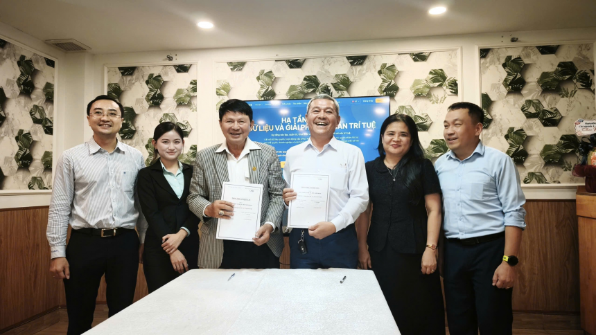 Đầu cầu phía Nam diễn ra lễ ký kết với Hội nhiếp ảnh Tp HCM và Hội giáo dục Tp HCM