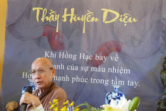Thầy Huyền Diệu chia sẻ với khán giả về mật pháp Thầy được nhận từ Sư phụ Hoằng Nhơn