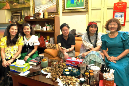 Hữu Ước và bạn văn tại Hà Nội tháng 7.2026