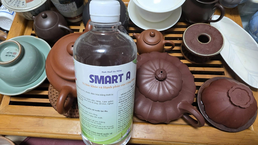 Chai Smart A luôn ở bên bàn trà tại Hàn Quốc của nhà thơ Jang Geon-seop