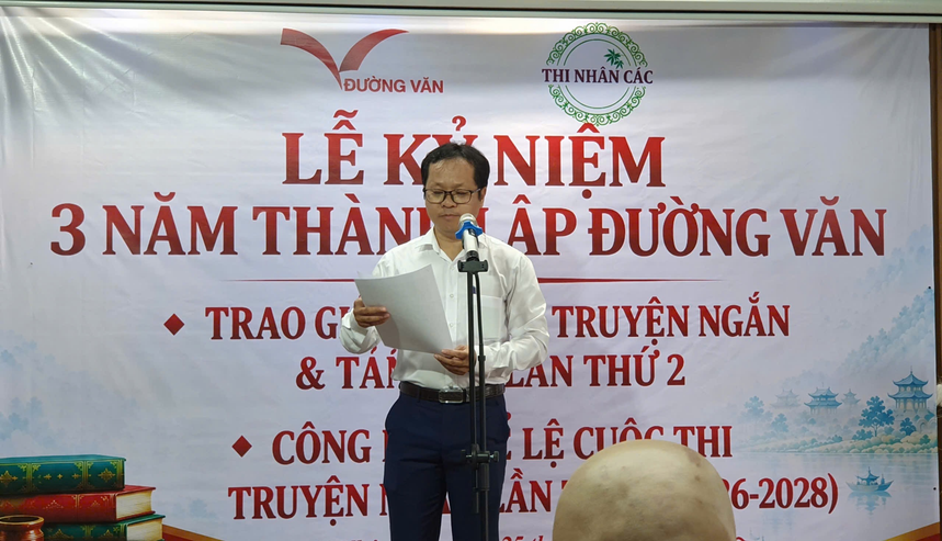 Dịch giả, nhà thơ Linh Chi – Nguyễn Trọng Thắng, Giám đốc Công ty Cổ phần Truyền thông Thi Nhân Các phát biểu trong sự kiện.
